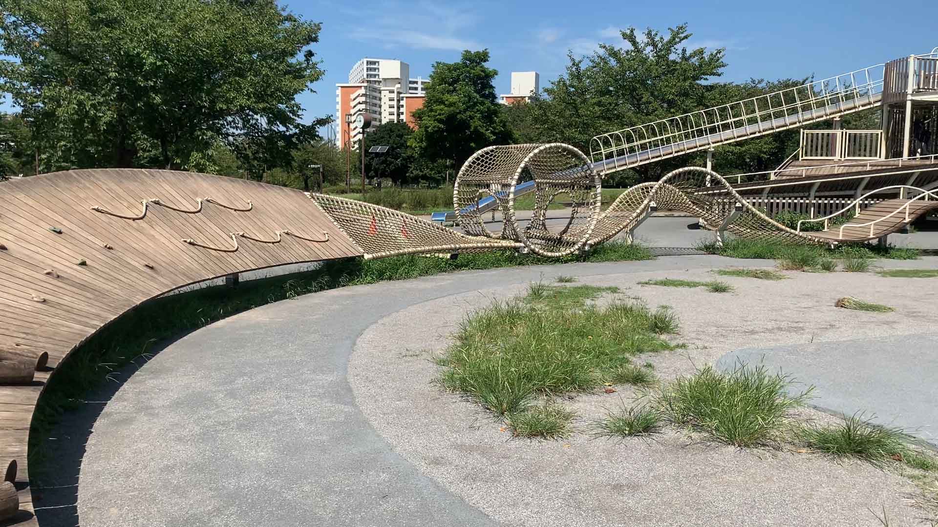 大島小松川公園 巨大アスレチック遊具と広い芝生がある駅近の公園 公園 遊び場 レポ