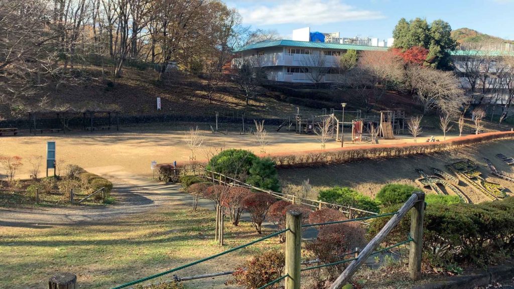 青梅市花木園 都内一長いすべり台で森の中を疾走 公園 遊び場 レポ